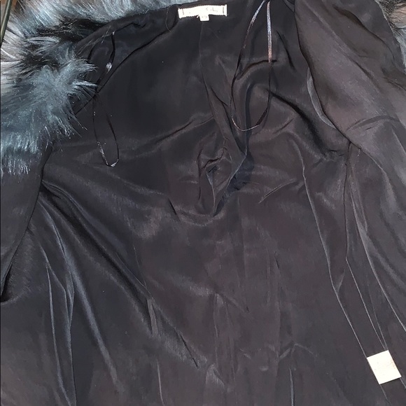 Willow&Clay mint condition plush faux fur coat - Picture 5 of 5